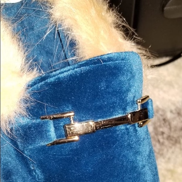 Blue - Picture 6 of 8